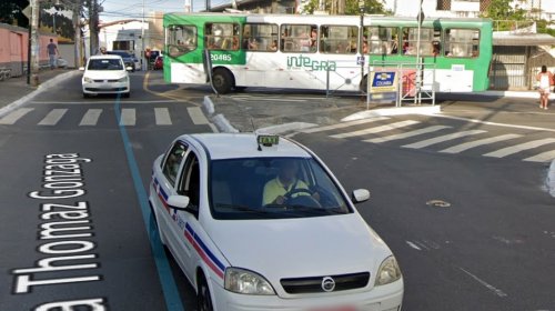 [Após denúncia, Embasa realiza reparo em vazamento de água no Bairro de Pernambues]