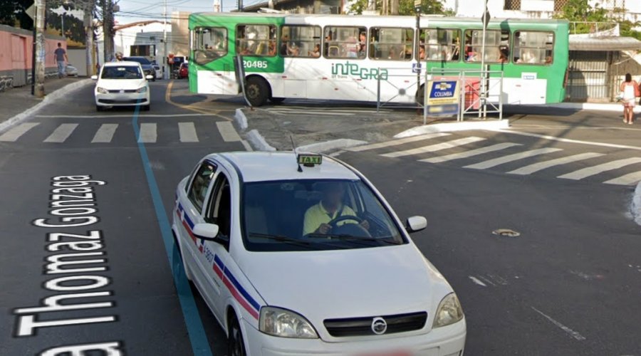 [Após denúncia, Embasa realiza reparo em vazamento de água no Bairro de Pernambues]