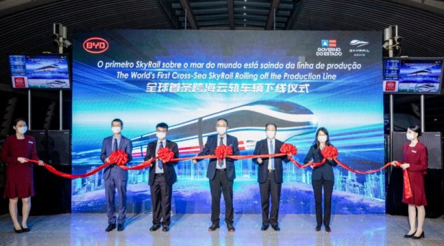 [Veja vídeo: primeiro trem do VLT do subúrbio está pronto e é apresentado na China, por videoconferência]