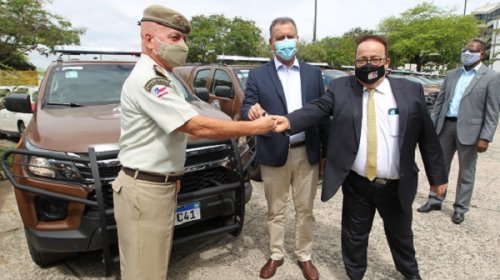 [Governador entrega 50 viaturas novas para 15 municípios baianos]