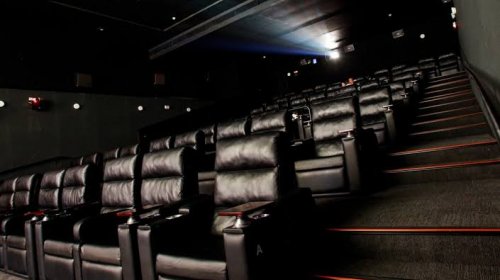 [Prefeitura de Salvador determina reabertura de cinemas, clubes sociais e espaços de convenções]