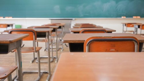 [Covid-19: aulas com presença intercalada elevam risco de contágio]