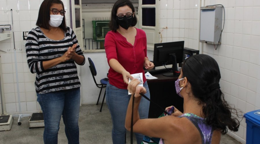[Mutirão auxilia cadastramento de pessoas surdas para vacina até esta quinta (27)]