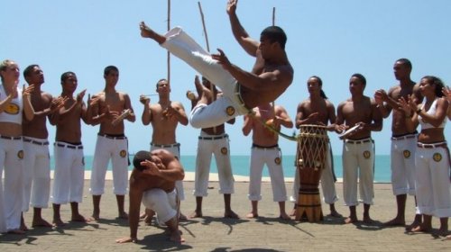[Pernambués Curioso: Dia do capoeirista, celebra uma das maiores expressões culturais brasileir...]