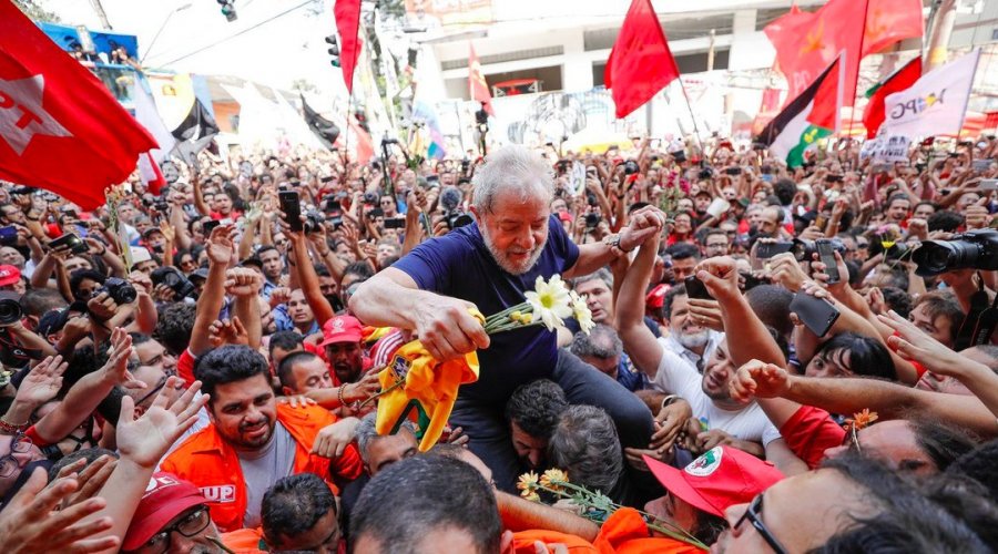 [Lula lidera pesquisas e desembarca na Bahia nos dias 25 e 26 de agosto]