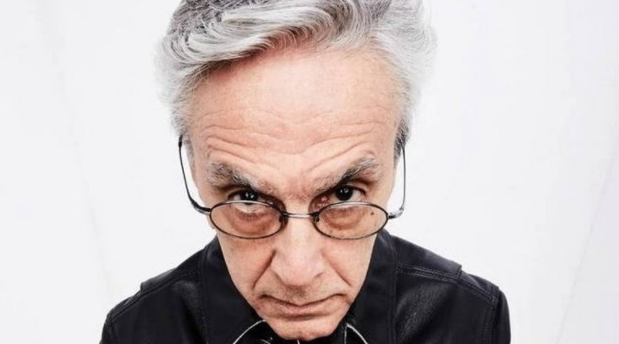 Caetano ataca Bolsonaro em sua nova música e diz que país vive [Caetano ataca Bolsonaro em sua nova música e diz que país vive