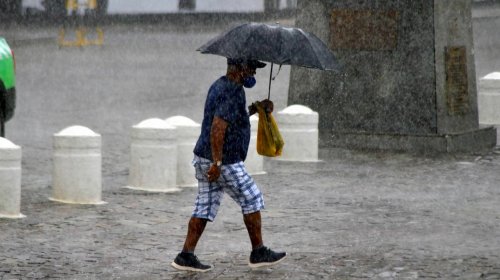 [Tempo vira em Salvador e chuva deve se estender até o fim de semana]