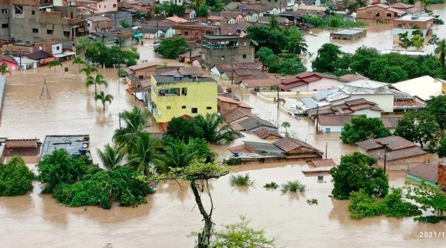 [Ao menos 30 cidades atingidas pela chuva estão em situação de emergência; Felipe Neto anuncia doação de R$ 100 mil]