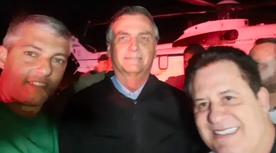 [Após alta, Bolsonaro segue em férias e dá pontapé inicial em jogo de sertanejos; veja vídeo]