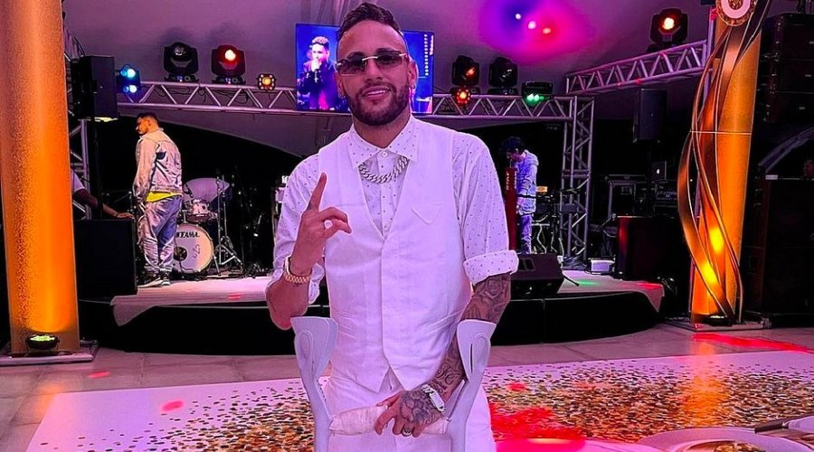 [Neymar debocha e diz que se cuida 'para estar bem na night']