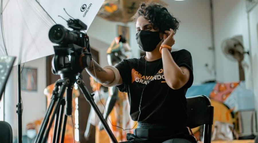 [Projeto Película Colorida mapeia profissionais LGBTQIA+ que atuam na área do audiovisual em Salvador]
