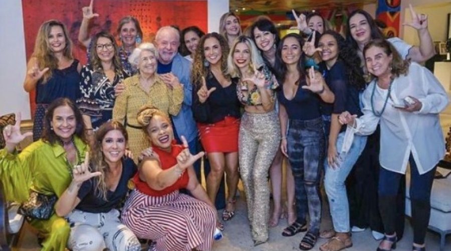 [Após lançamento de chapa petista ao Governo da Bahia, Lula festeja na casa de Daniela Mercury]