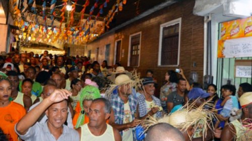 [O tradicional Forró de São Pedro da Sucupira está de volta no bairro da Santa Cruz, em Salvado...]