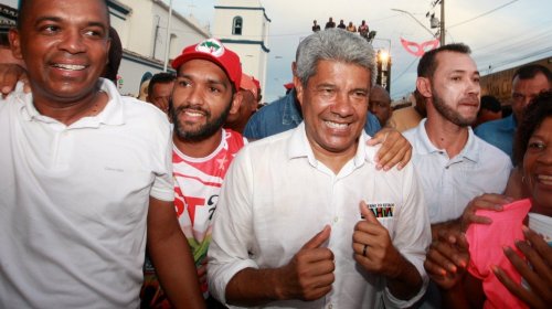 [No extremo sul, Jerônimo Rodrigues visita Carnaval de Caravelas, Alcobaça e Prado]
