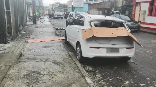 [Salvador tem novo alerta de chuvas intensas e subúrbio é afetado por alagamentos e deslizament...]