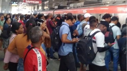 [Furto de celular causa tumulto dentro de trem e impacto na circulação da Linha 1 do Metrô de S...]