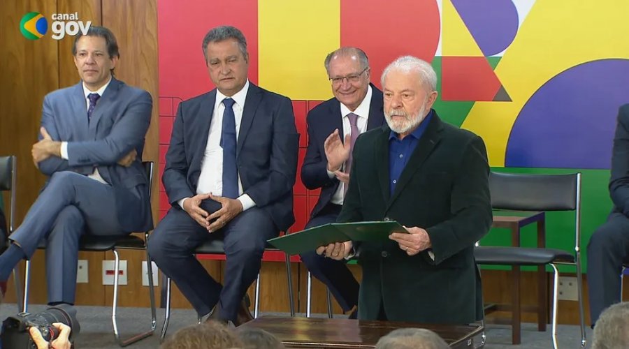 [Lula assina MP que tarifa fundos exclusivos de alta renda e envia ao Congresso projeto com taxação de offshores, diz Planalto]