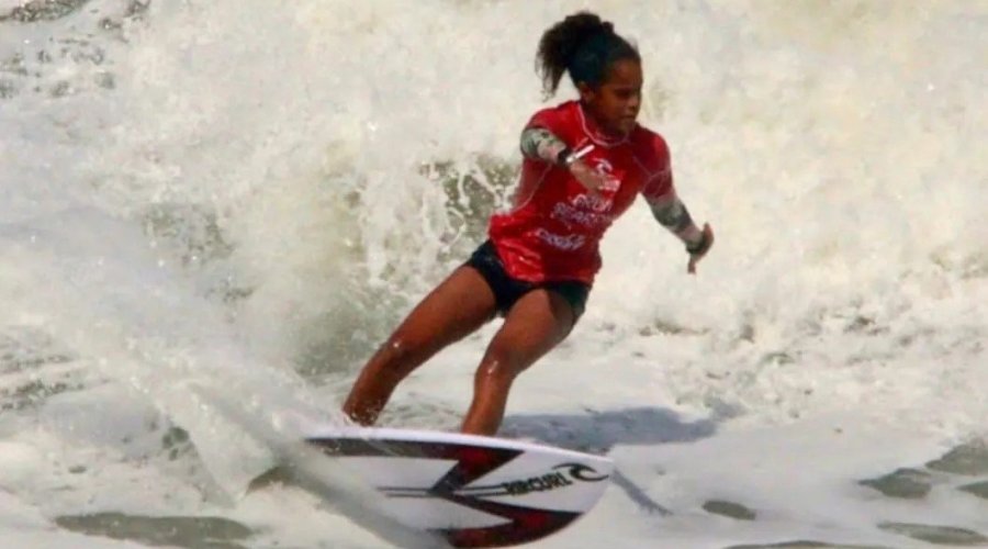 [Surfista baiana conquista título inédito para o estado]