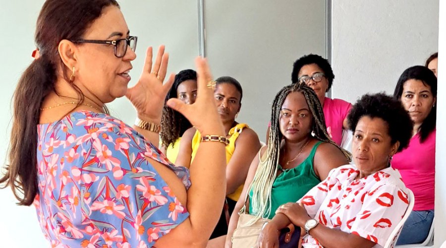 [Trabalhadoras da SEC ansiosas para saber qual empresa assumirá funções em escolas; SindilimpBA cobra solução]