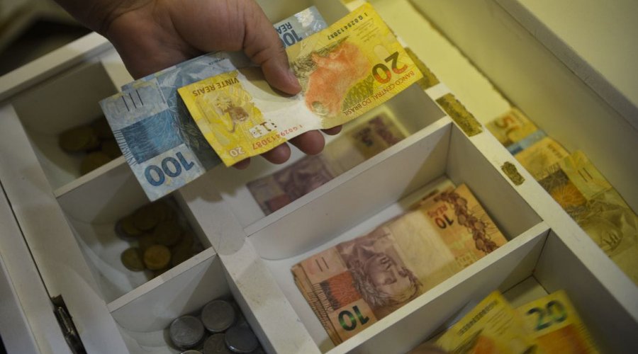 [Salário mínimo de R$ 1.412 já está em vigor]