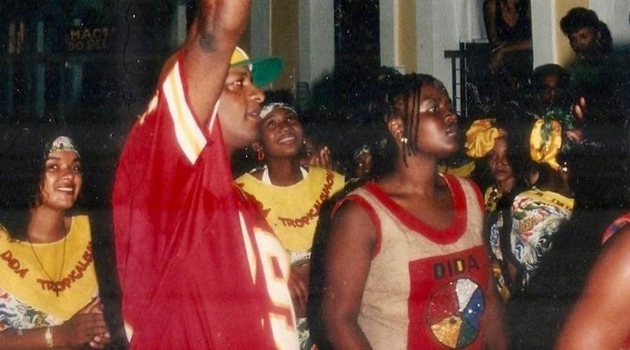 [Banda Didá comemora 30 anos e homenageia Neguinho do Samba; veja como participar de desfile do grupo]