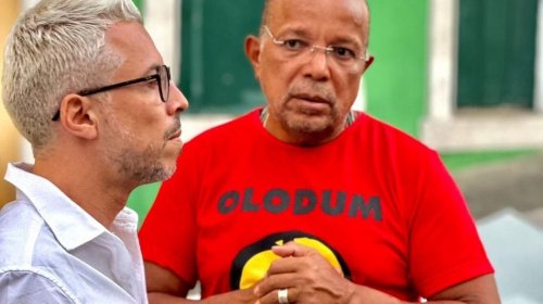 Suica questiona falta de investimento em blocos-afro em outras épocas do ano. [Suica questiona falta de investimento em blocos-afro em outras épocas do ano.