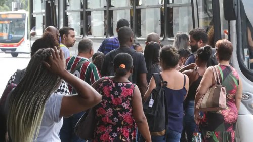 [Desemprego de mulheres e negros termina 2023 acima da média nacion]