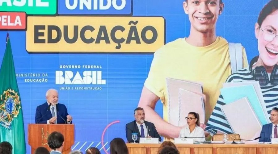 [MEC anuncia calendário do primeiro pagamento da bolsa para o ensino médio]