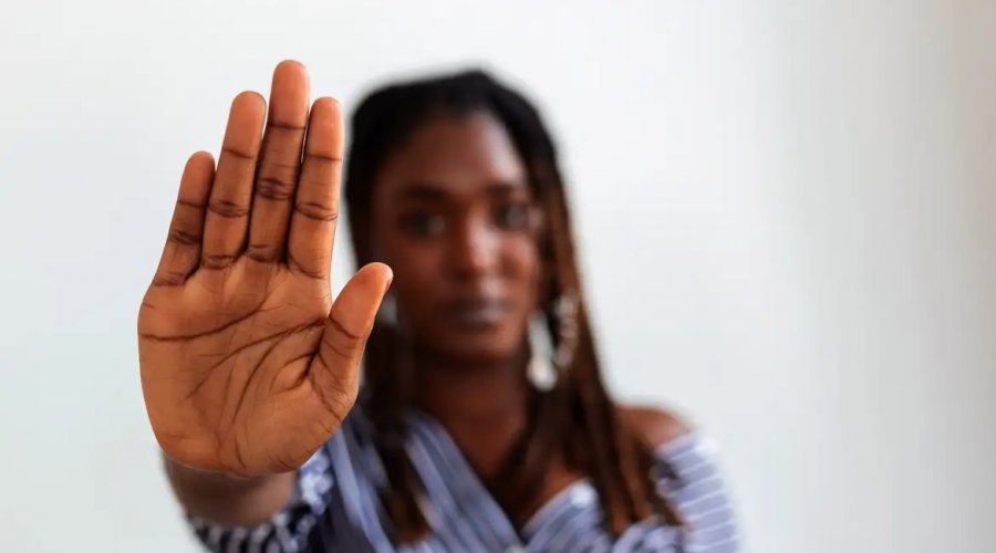 [Dois terços das mulheres assassinadas com armas de fogo são negras]