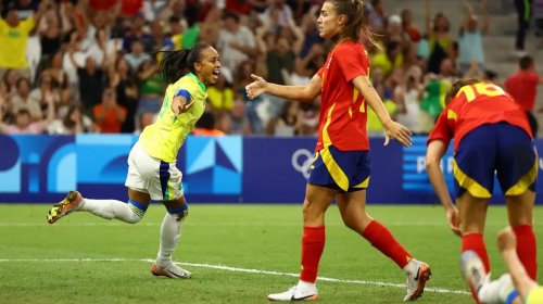 [Brasil derrota Espanha e garante lugar na final do futebol feminino]