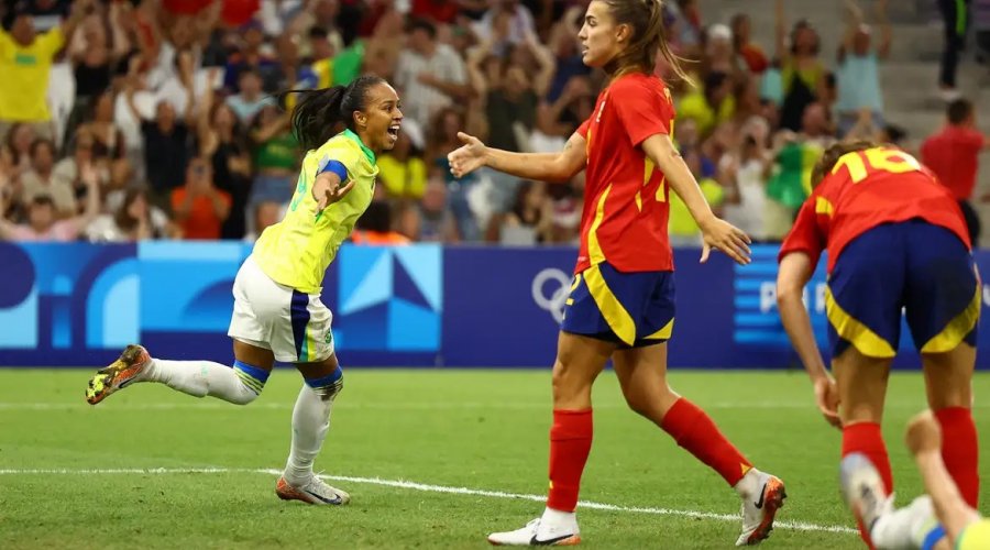 [Brasil derrota Espanha e garante lugar na final do futebol feminino]
