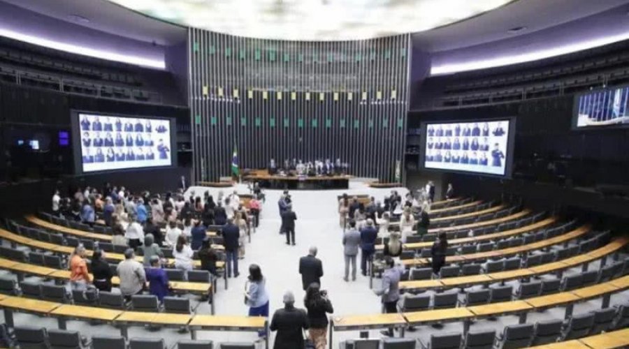 [Câmara aprova projeto que amplia cotas em concursos públicos para 30]