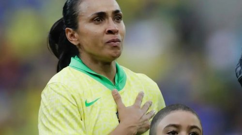 [Marta conquista prêmio de gol mais bonito da temporada pela FIFA]