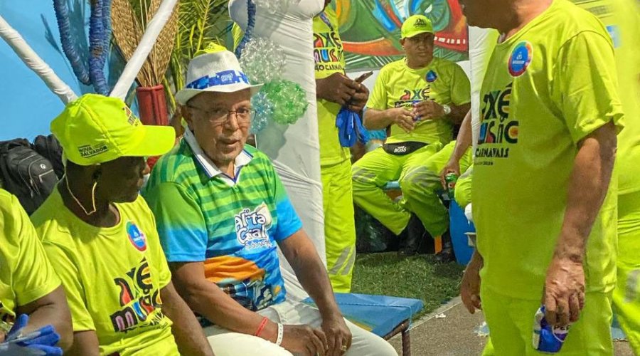 Profissionais da Limpeza Garantem Cidade Organizada Durante o Carnaval: [Profissionais da Limpeza Garantem Cidade Organizada Durante o Carnaval: