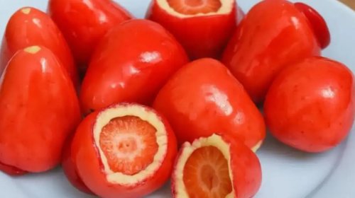 [Sobremesa viral “morango do amor” pode causar danos dentários, alerta conselho de odontologia]