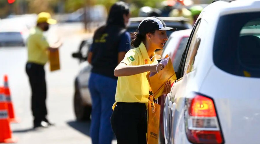 [Transporte: melhor lugar de criança no carro é o meio do banco de trás]