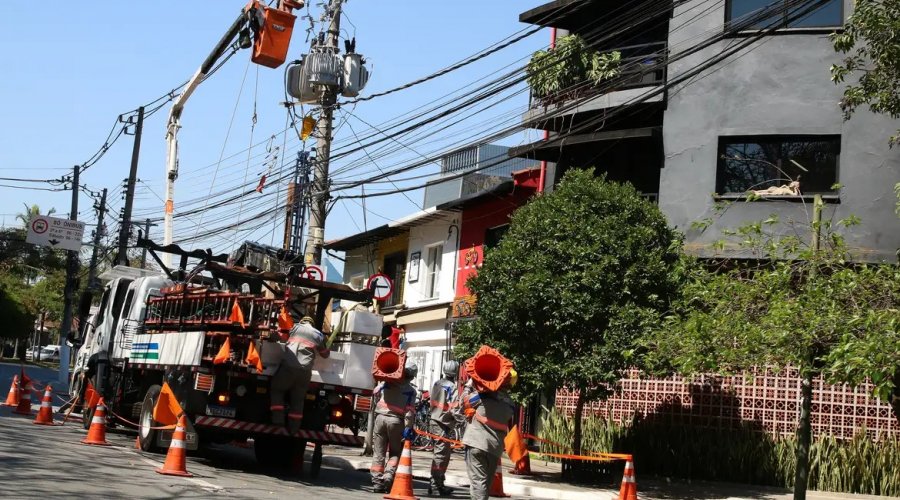 [Enel diz que fornecimento de energia deve ser normalizado até amanhã]