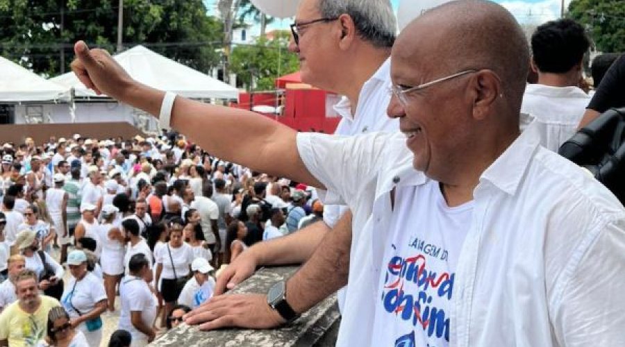[Suíca reforça diálogo popular e participa da Lavagem do Bonfim ao lado de apoiadores]
