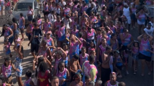 [Neste domingo (8), Pernambués foi tomado pela alegria do Bloquinho da Gente em sua sexta edição]