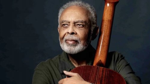 [Gilberto Gil participa de ensaio beneficente com Os Irmãos Macedo em Salvador]
