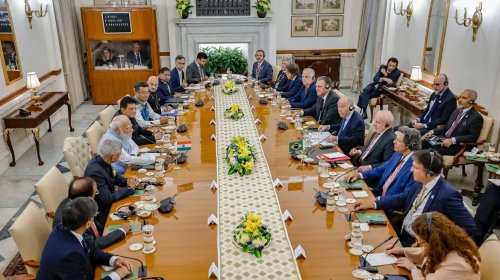 [Brasil e Índia fazem parceria para produção de medicamentos]