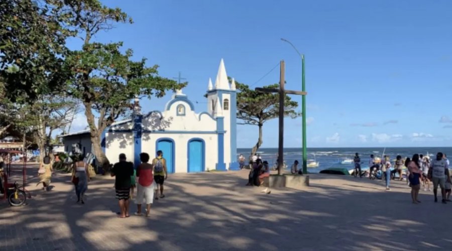 [Justiça determina que Neoenergia apresente plano para evitar choques elétricos em animais na Praia do Forte]
