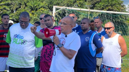[Suíca viaja pela Bahia para mobilizar garis e margaridas para greve a favor da regulamentação...]