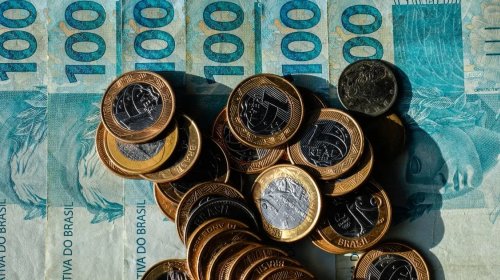 [Dólar começa o dia em queda]