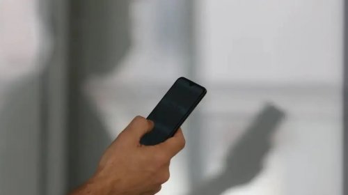 [Um em cada cinco adultos relata contato com possíveis imagens falsas de nudez criadas por IA]