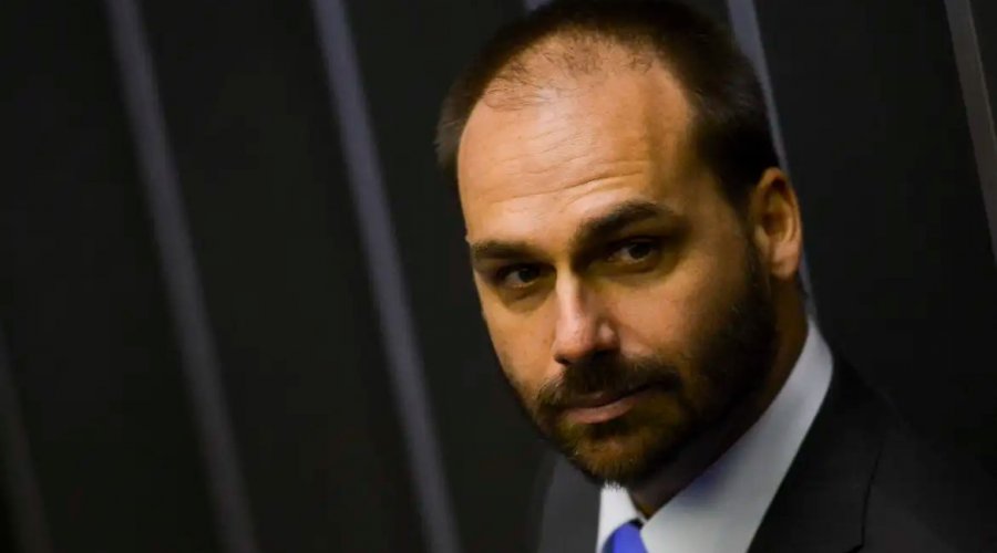 [STF condena Eduardo Bolsonaro por difamar deputada Tábata Amaral]