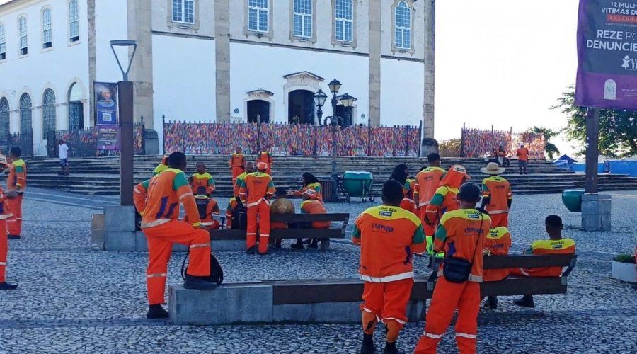 [SindilimpBA anuncia greve na limpeza urbana de Salvador diante da falta de reajuste salarial e de pagamento de insalubridade]