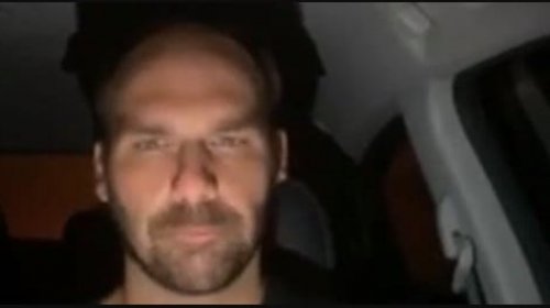[Eduardo Bolsonaro se irrita e manda “enfiarem a máscara no rabo”]