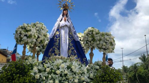 [Fé e tradição marcam as homenagens a Padroeira da Bahia pelas ruas de Salvador]